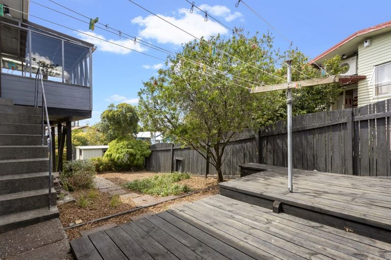 Photo of property in 1/39 Butterworth Drive, Glendene, Auckland, 0602