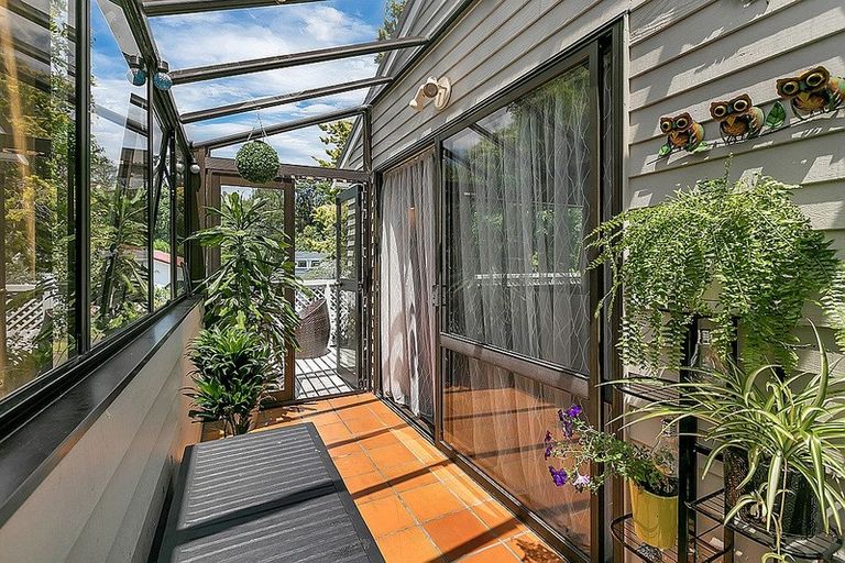 Photo of property in 17 Holyoake Place, Chatswood, Auckland, 0626