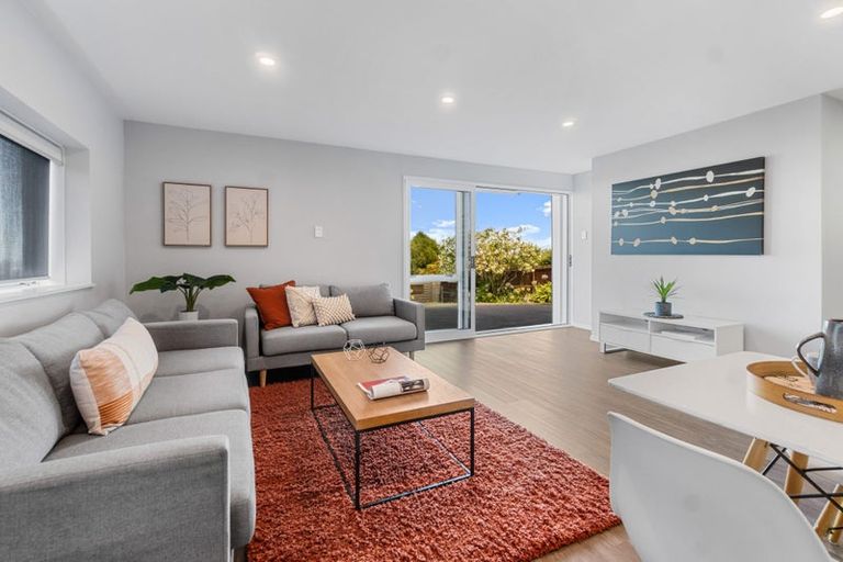 Photo of property in 27 High Road, Glenfield, Auckland, 0629