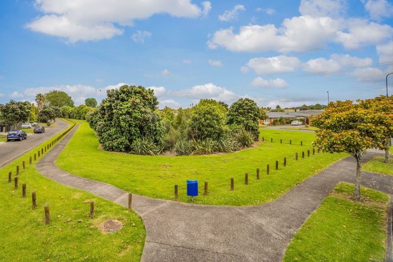Photo of property in 16 Sambrooke Crescent, Flat Bush, Auckland, 2019