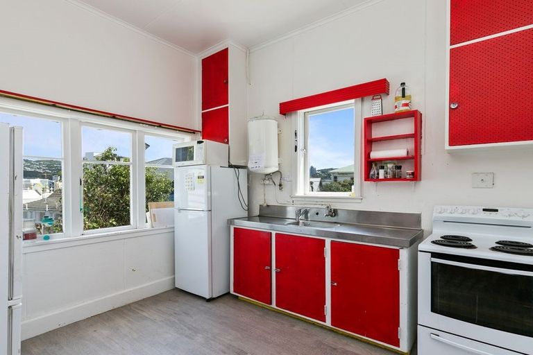 Photo of property in 60 Roxburgh Street, Mount Victoria, Wellington, 6011