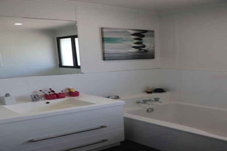 Photo of property in 2 Kinross Place, Mount Maunganui, 3116