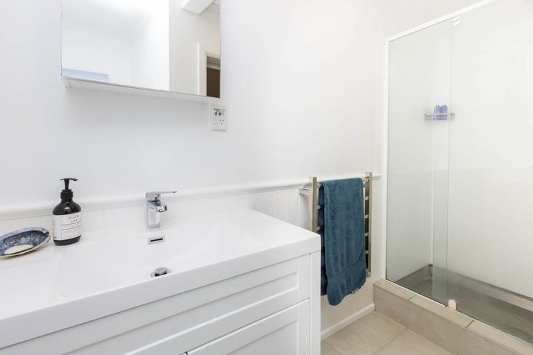 Photo of property in 35 Chatsworth Road, Silverstream, Upper Hutt, 5019