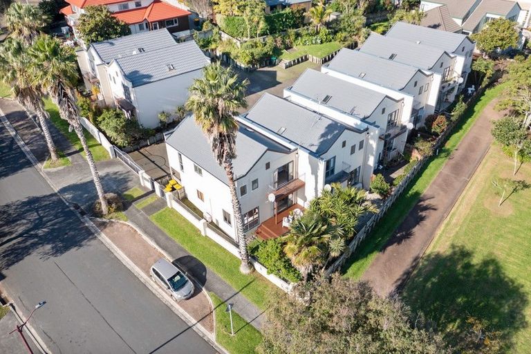 Photo of property in 1/14 Ponderosa Drive, Oteha, Auckland, 0632