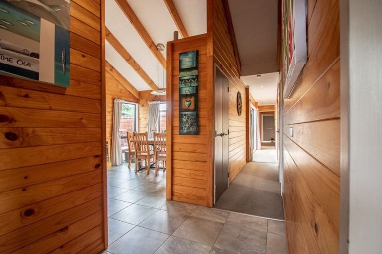 Photo of property in 18 Wood Leigh, Paraparaumu Beach, Paraparaumu, 5032