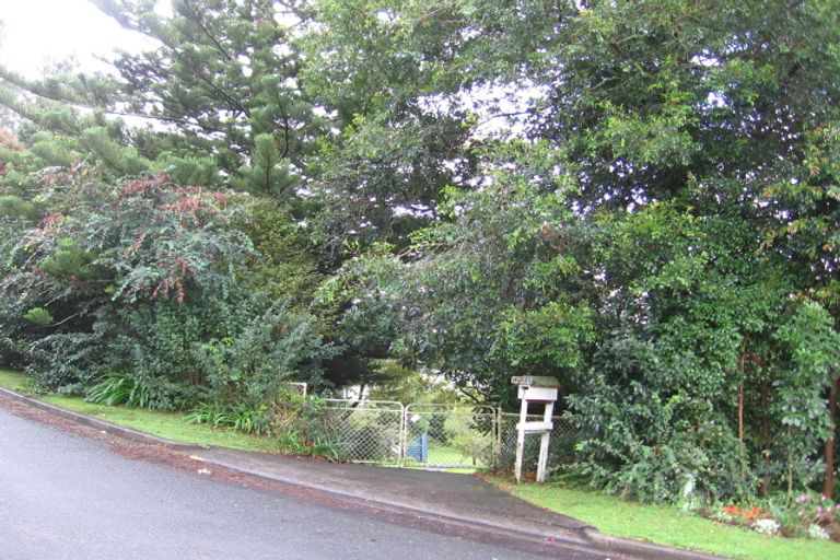 Photo of property in 2 Tui Vale Road, Shelly Park, Auckland, 2014