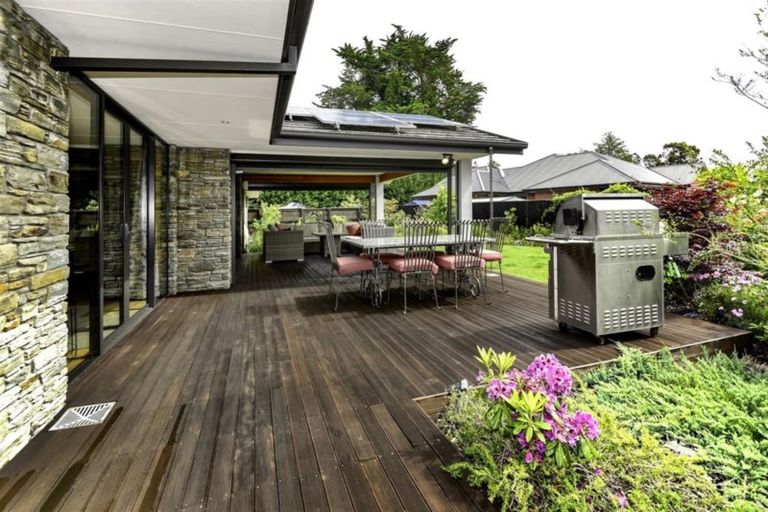 Photo of property in 12 Wilkinsons Road, Harewood, Christchurch, 8051