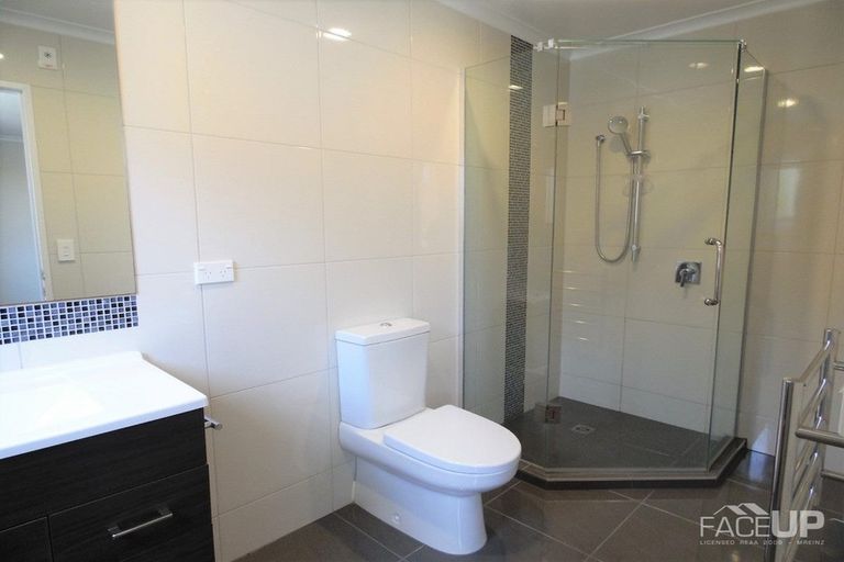 Photo of property in 213 Hobsonville Point Road, Hobsonville, Auckland, 0616