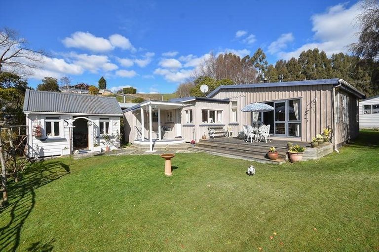 Photo of property in 7 Castle Street, Waihola, Milton, 9073