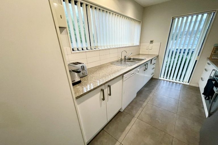 Photo of property in 19 Wantwood Grove, Churton Park, Wellington, 6037