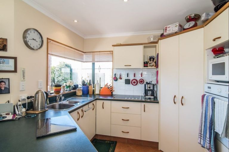 Photo of property in 139 Guildford Drive, Paraparaumu Beach, Paraparaumu, 5032