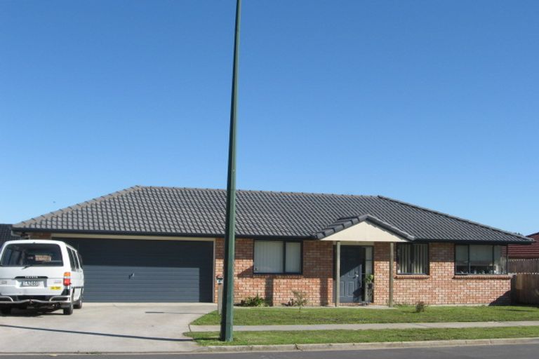 Photo of property in 65 Glenveagh Park Drive, Weymouth, Auckland, 2103