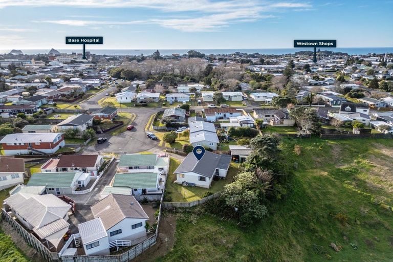 Photo of property in 7 Kelvin Place, Westown, New Plymouth, 4310