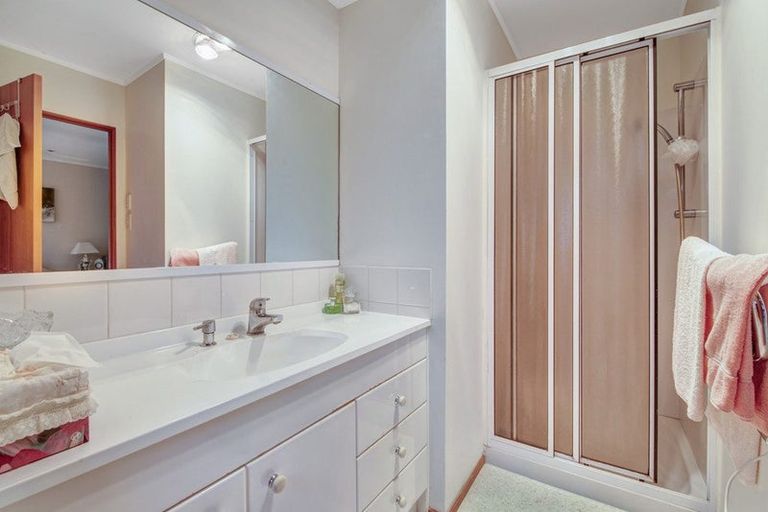 Photo of property in 1/32 Riverside Road, Orewa, 0931