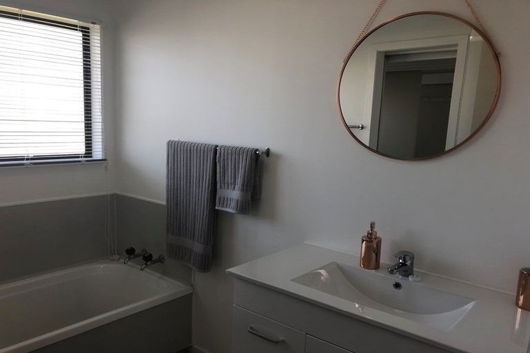 Photo of property in 228 Gravatt Road, Papamoa Beach, Papamoa, 3118