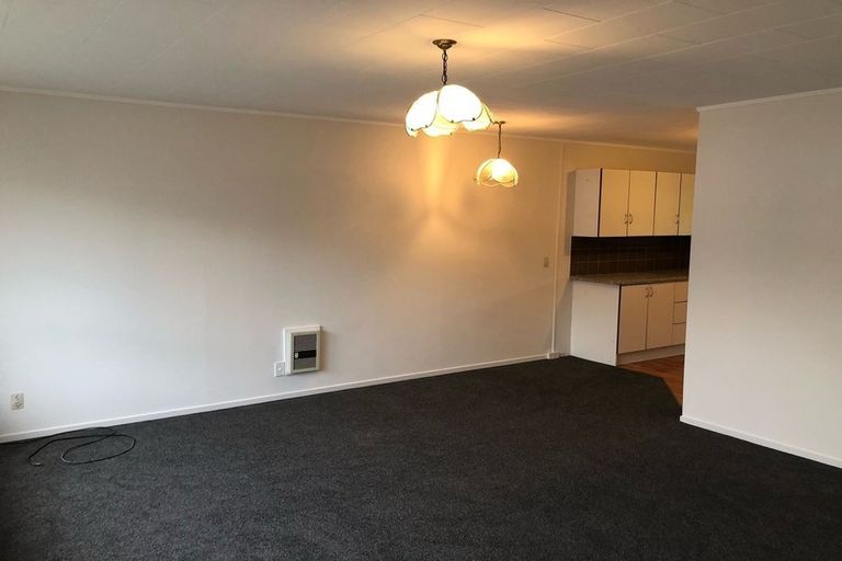 Photo of property in 2/4 Cairngorm Place, Highland Park, Auckland, 2010