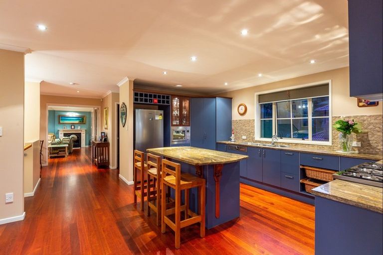 Photo of property in 12 Grovenor Drive, Orewa, 0931