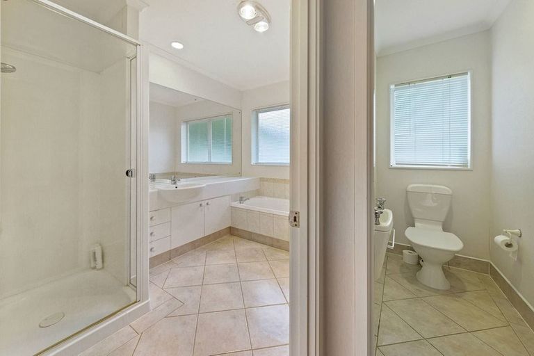 Photo of property in 19 Trovare Place, Golflands, Auckland, 2013