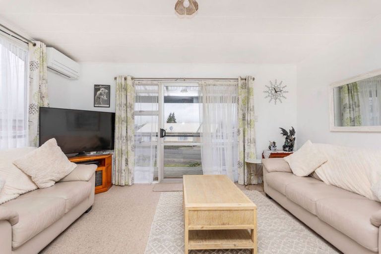 Photo of property in 8 Mccallum Street, Dannevirke, 4930