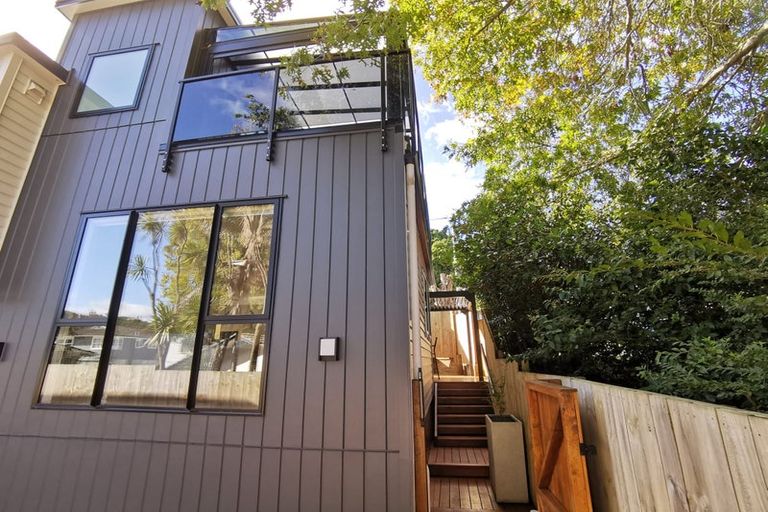 Photo of property in 57e Hogans Road, Glenfield, Auckland, 0629