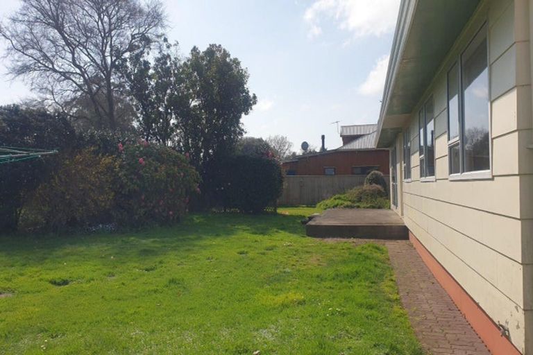 Photo of property in 33 Castle Street, Eltham, 4322