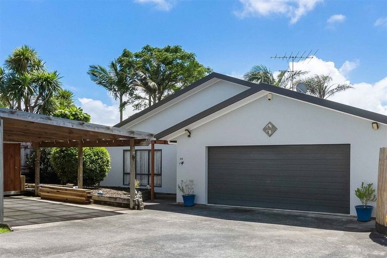 Photo of property in 28 Scarlet Oak Drive, Schnapper Rock, Auckland, 0632
