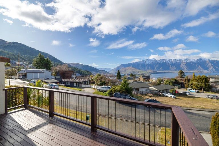 Photo of property in 8 Avalon Crescent, Fernhill, Queenstown, 9300