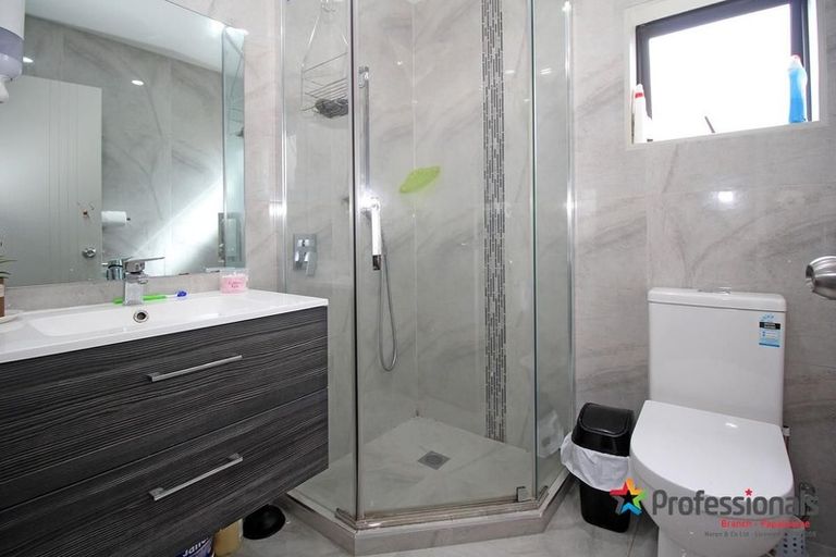 Photo of property in 16 Earlsworth Road, Mangere East, Auckland, 2024