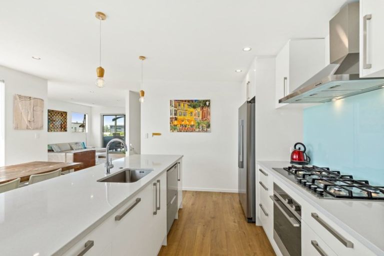 Photo of property in 10 Te Mauri Place, Omaha, 0986