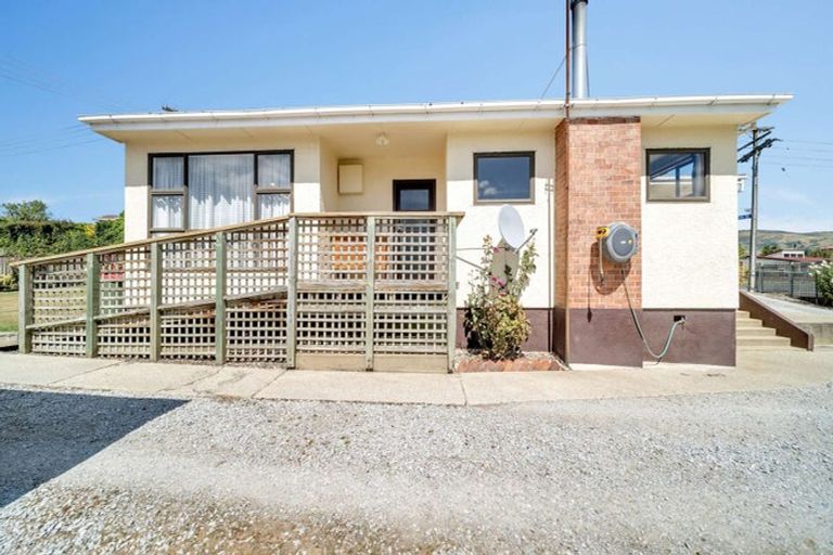 Photo of property in 24 Halsey Street, Clinton, 9534