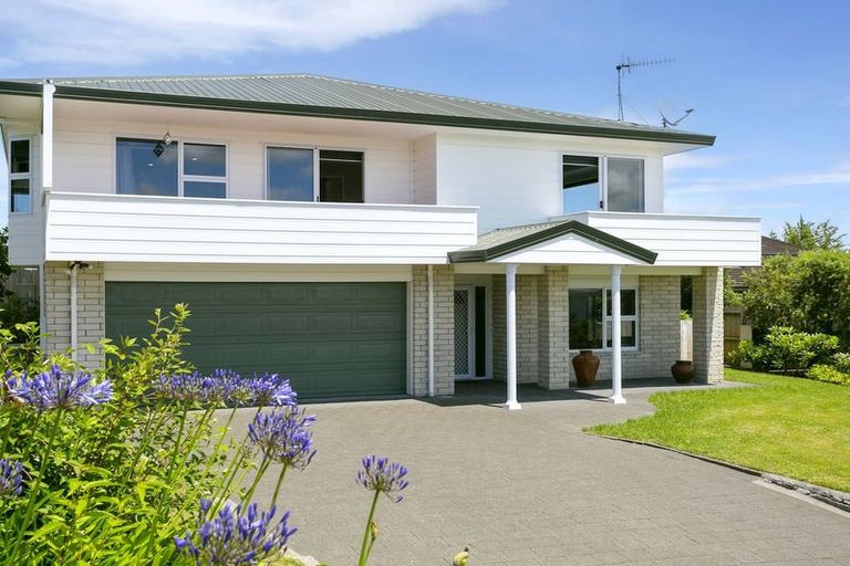 Photo of property in 2 Golders Place, Richmond Heights, Taupo, 3330