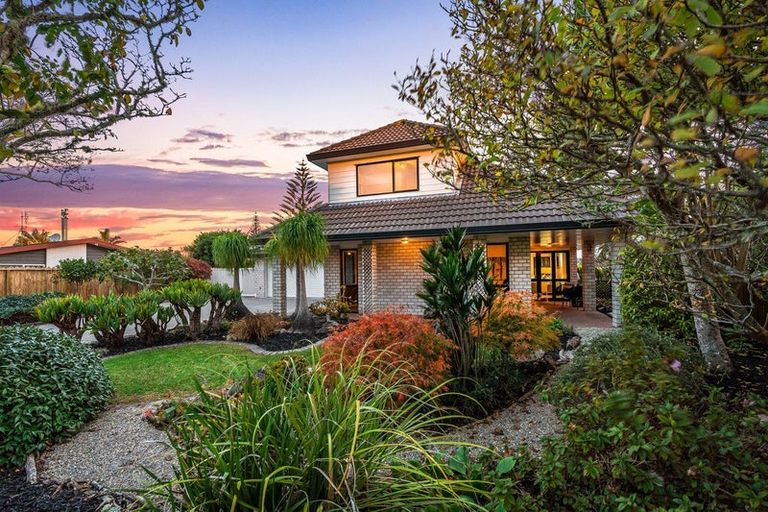 Photo of property in 22 Settlers Grove, Orewa, 0931