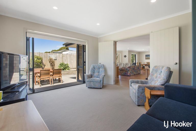 Photo of property in 16 Reo Crescent, Waihi Beach, 3611