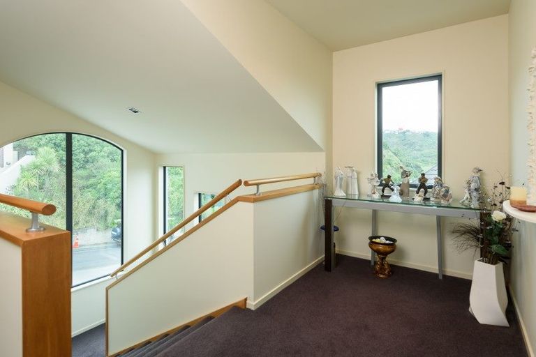 Photo of property in 12 Bunker Way, Strathmore Park, Wellington, 6022