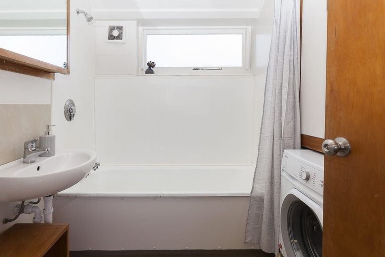 Photo of property in 21 Newbridge Place, Ilam, Christchurch, 8041