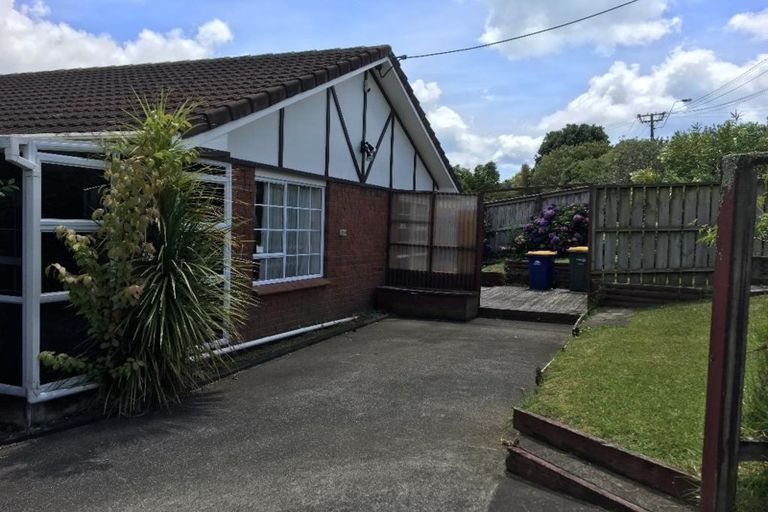 Photo of property in 1/18 Sunnynook Road, Sunnynook, Auckland, 0620