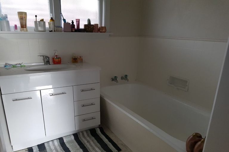 Photo of property in 1/11 Mclellan Place, Ilam, Christchurch, 8041