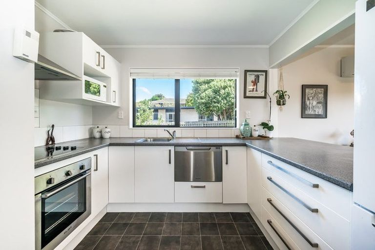 Photo of property in 10a Pohutukawa Crescent, Raumati Beach, Paraparaumu, 5032