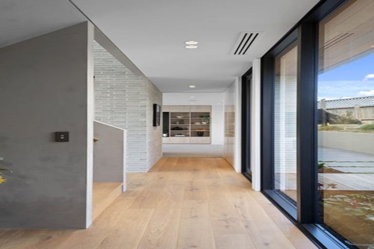 Photo of property in 32 Mount Pleasant Road, Mount Pleasant, Christchurch, 8081