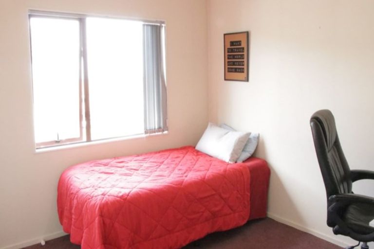 Photo of property in 16a Charlenne Close, Ranui, Auckland, 0612