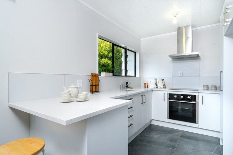 Photo of property in 39 Meadowvale Rise, Titirangi, Auckland, 0604