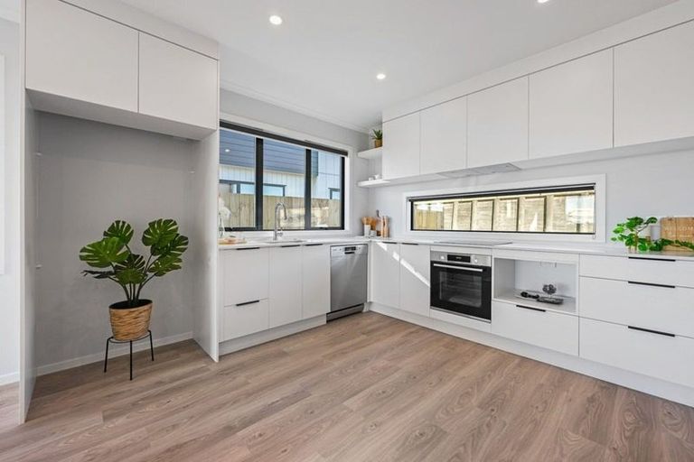 Photo of property in 2/44 Rose Berry Crescent, Flagstaff, Hamilton, 3210