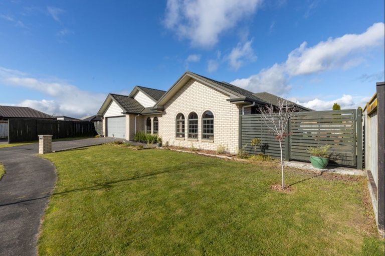 Photo of property in 8 Cleveland Heights, Kelvin Grove, Palmerston North, 4414