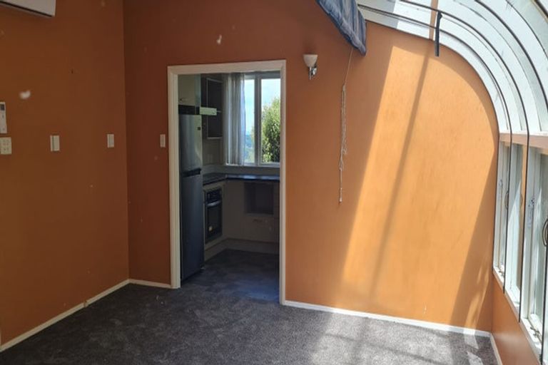 Photo of property in 19 Alexandra Road, Roseneath, Wellington, 6021