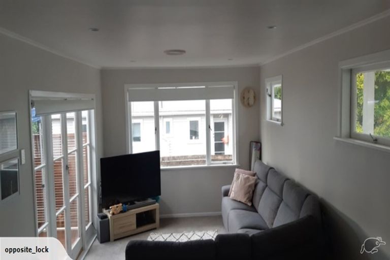 Photo of property in 37 Gilliam Street, New Lynn, Auckland, 0600