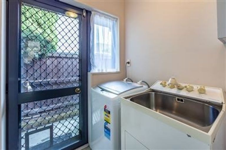 Photo of property in 2/5 Murfitt Place, Sockburn, Christchurch, 8042