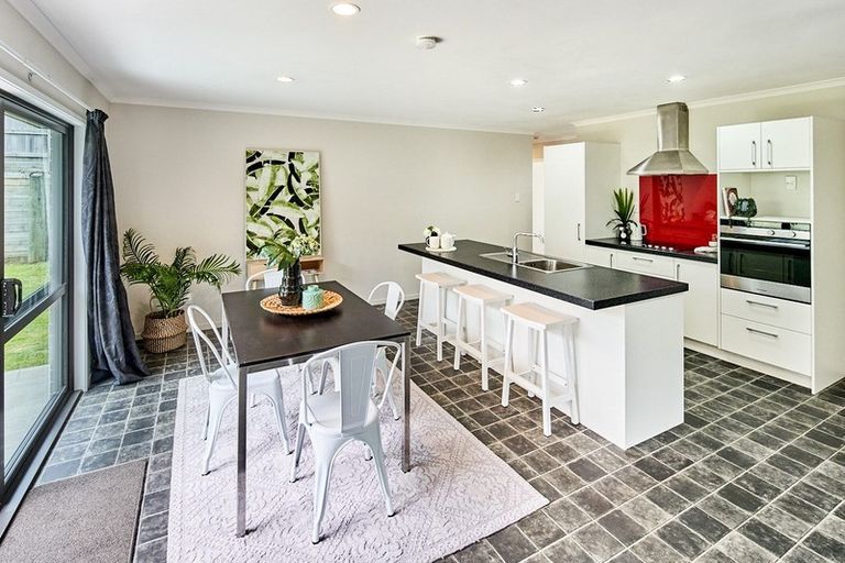 Photo of property in 70 Sunstone Crescent, Timberlea, Upper Hutt, 5018