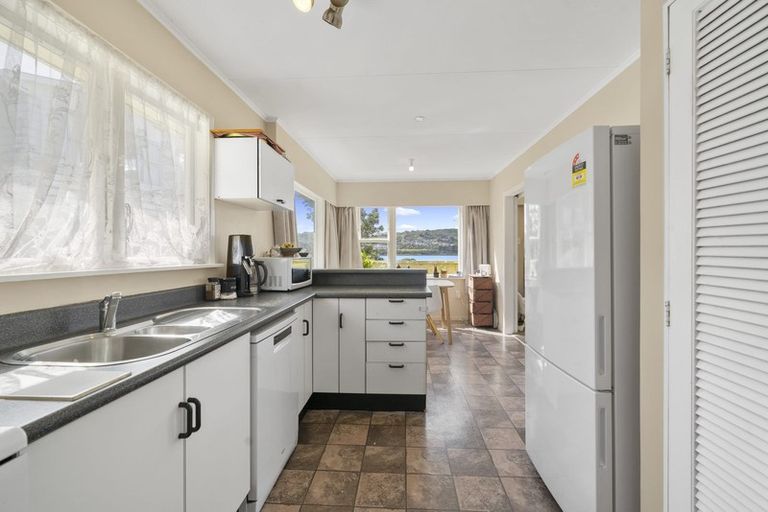Photo of property in 7 Gloaming Hill, Titahi Bay, Porirua, 5022