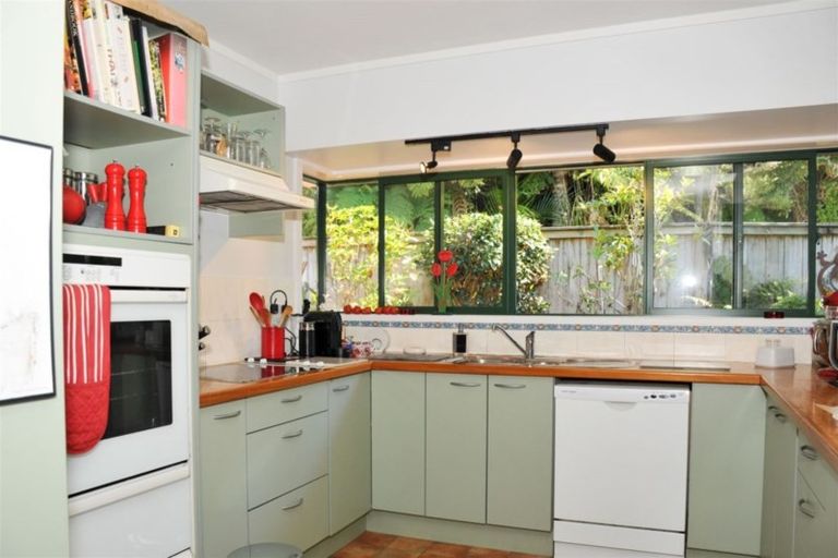 Photo of property in 36 Emlyn Place, Torbay, Auckland, 0630