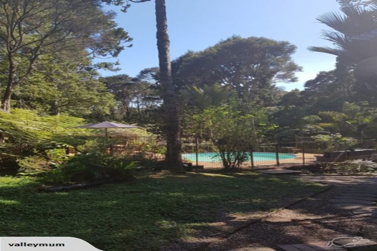 Photo of property in 16 Napuka Road, Henderson Valley, Auckland, 0612